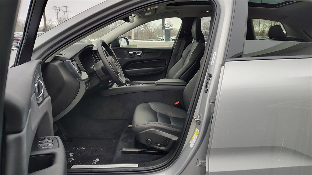 Certified 2025 Volvo XC60 B5 Plus image 7