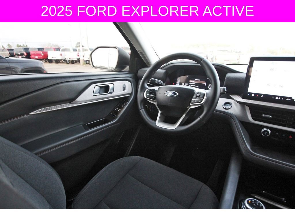 Used 2025 Ford Explorer Active RWD image 9