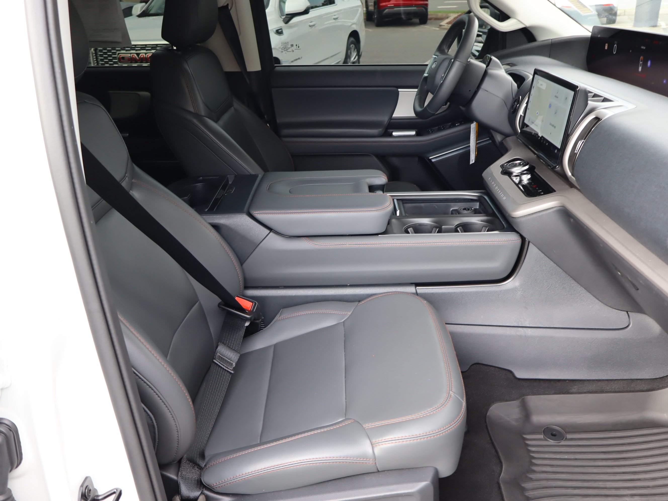 Used 2025 Ford Expedition Active RWD image 41