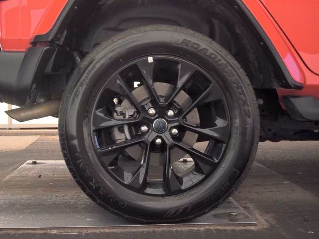 Used 2025 Jeep Wrangler Unlimited Sahara AWD/4WD image 18