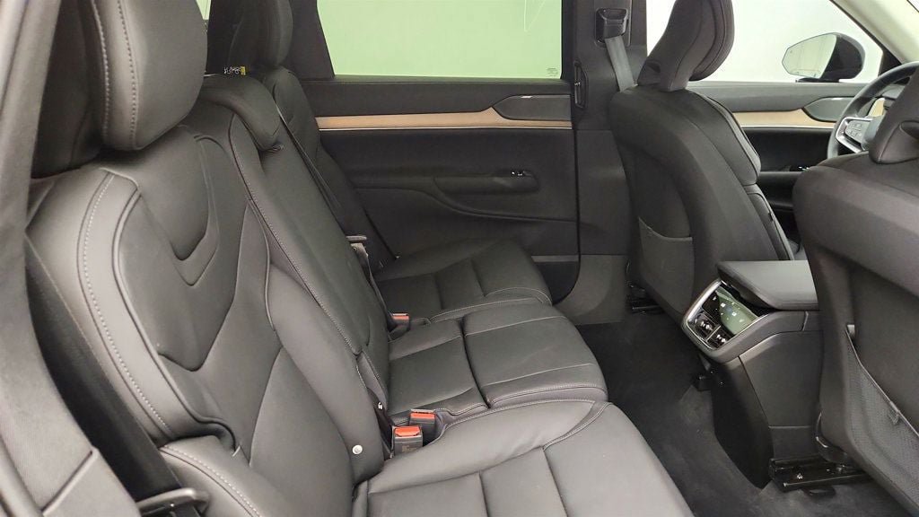 Used 2025 Volvo EX90 Plus AWD/4WD image 23