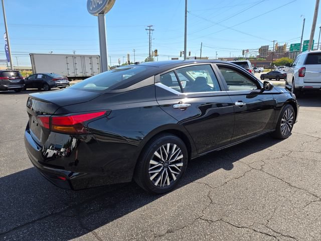 Used 2025 Nissan Altima 2.5 SV FWD image 11