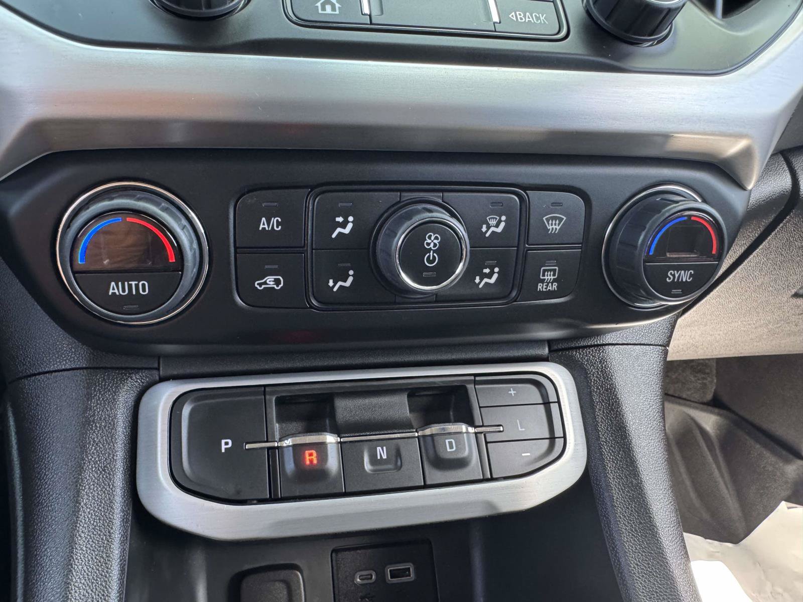 Used 2023 GMC Acadia SLE w/ Driver Convenience Package FWD image 28