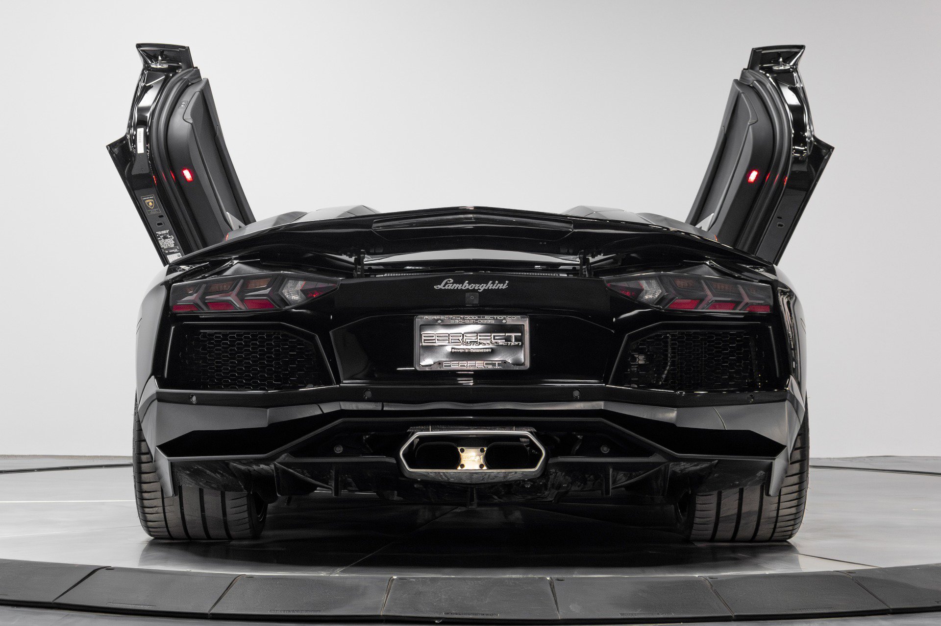 Used 2015 Lamborghini Aventador LP 700-4 image 34