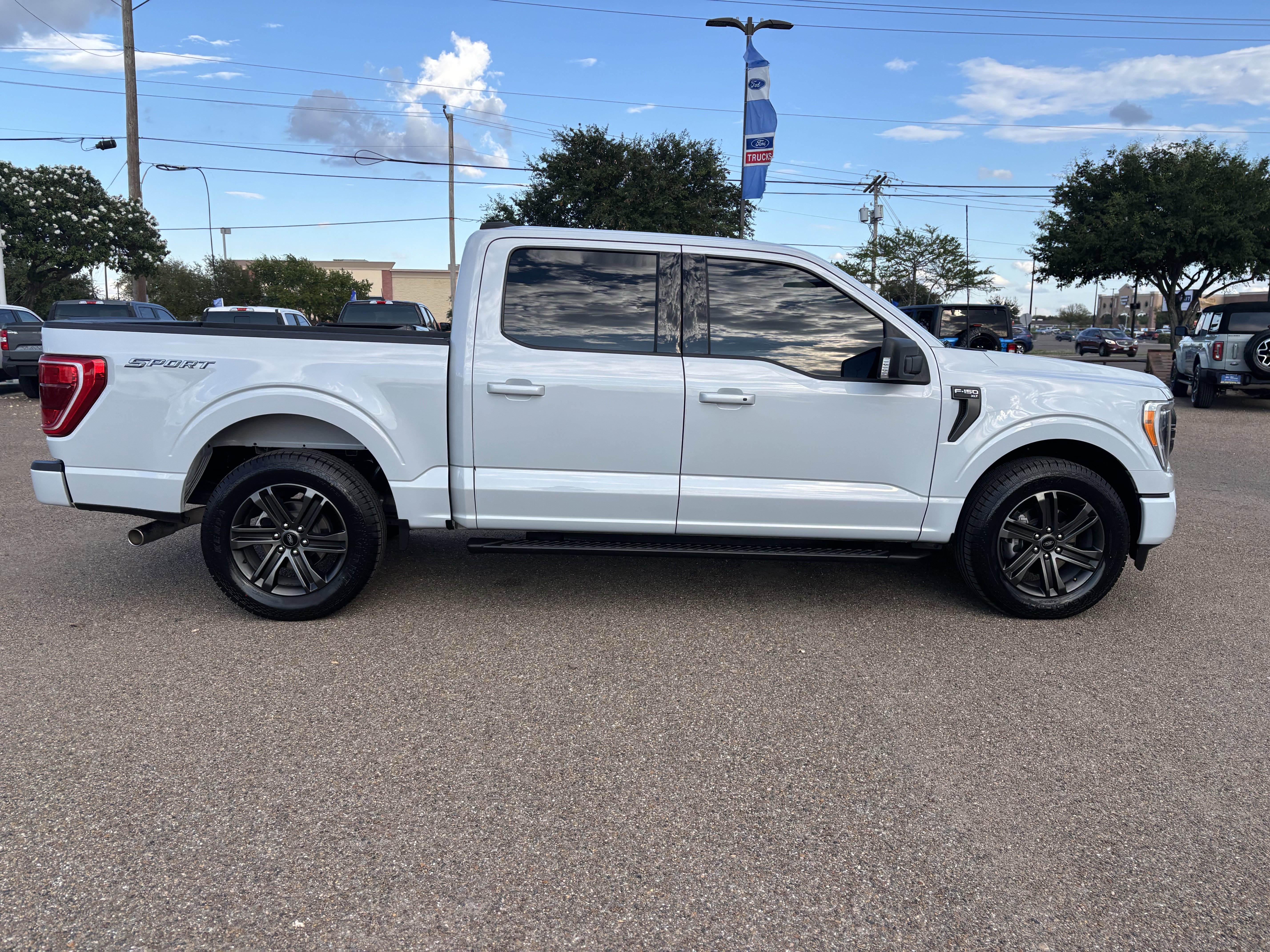 Certified 2022 Ford F150 XLT w/ Equipment Group 302A High image 4