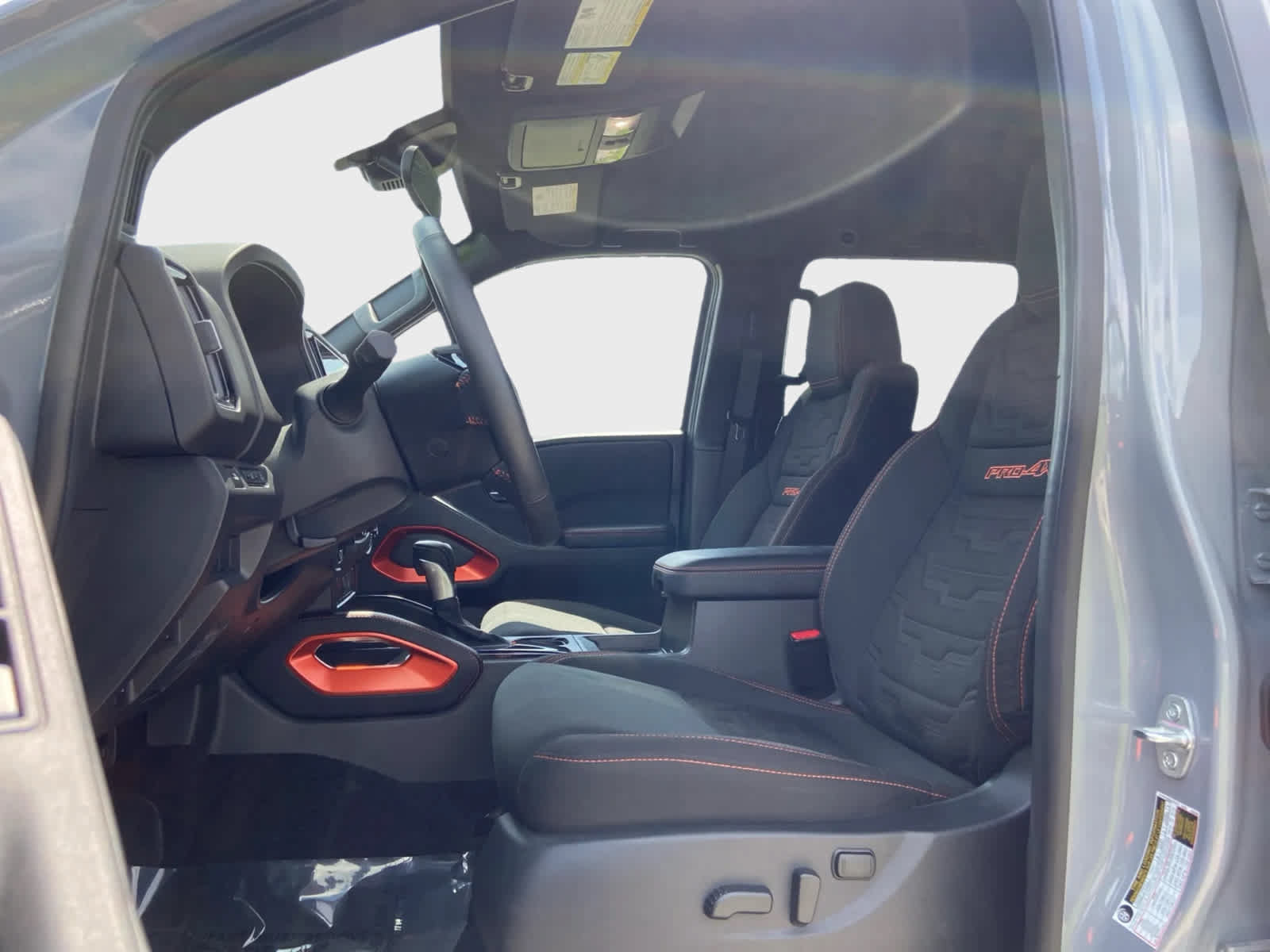 Used 2025 Nissan Frontier PRO-4X w/ Interior Protection Package AWD/4WD image 11