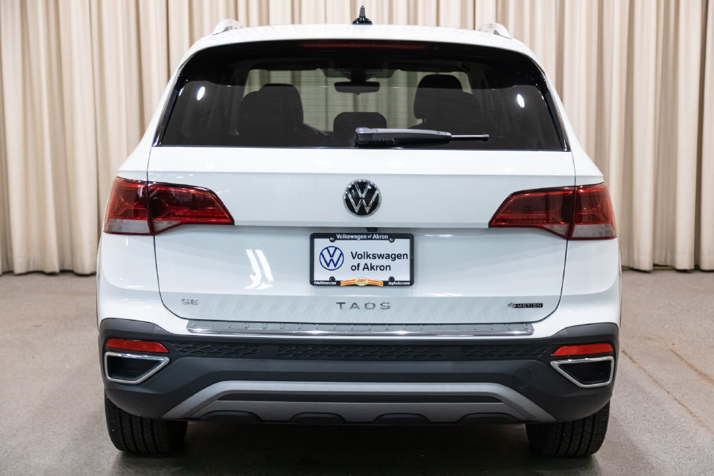 Used 2023 Volkswagen Taos SE w/ Panoramic Sunroof Package AWD/4WD image 4
