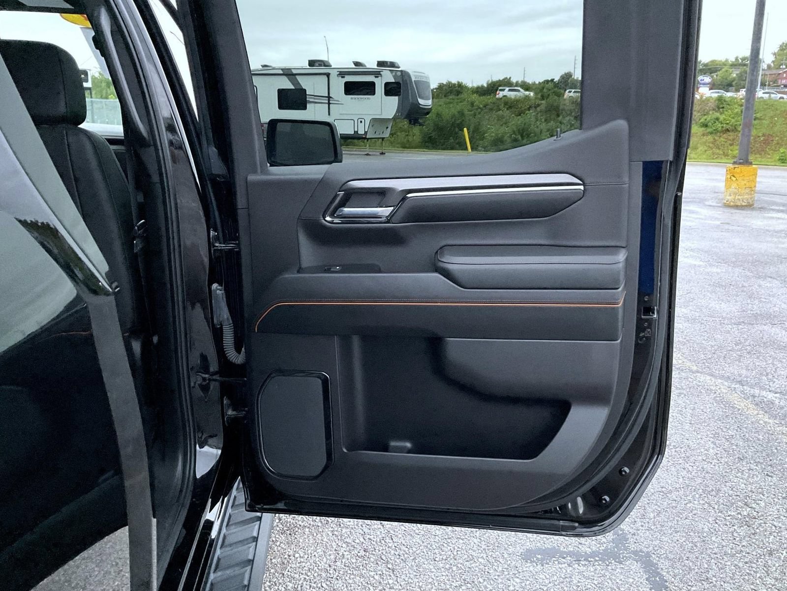 Certified 2024 GMC Sierra 1500 AT4 w/ Technology Package AWD/4WD image 17