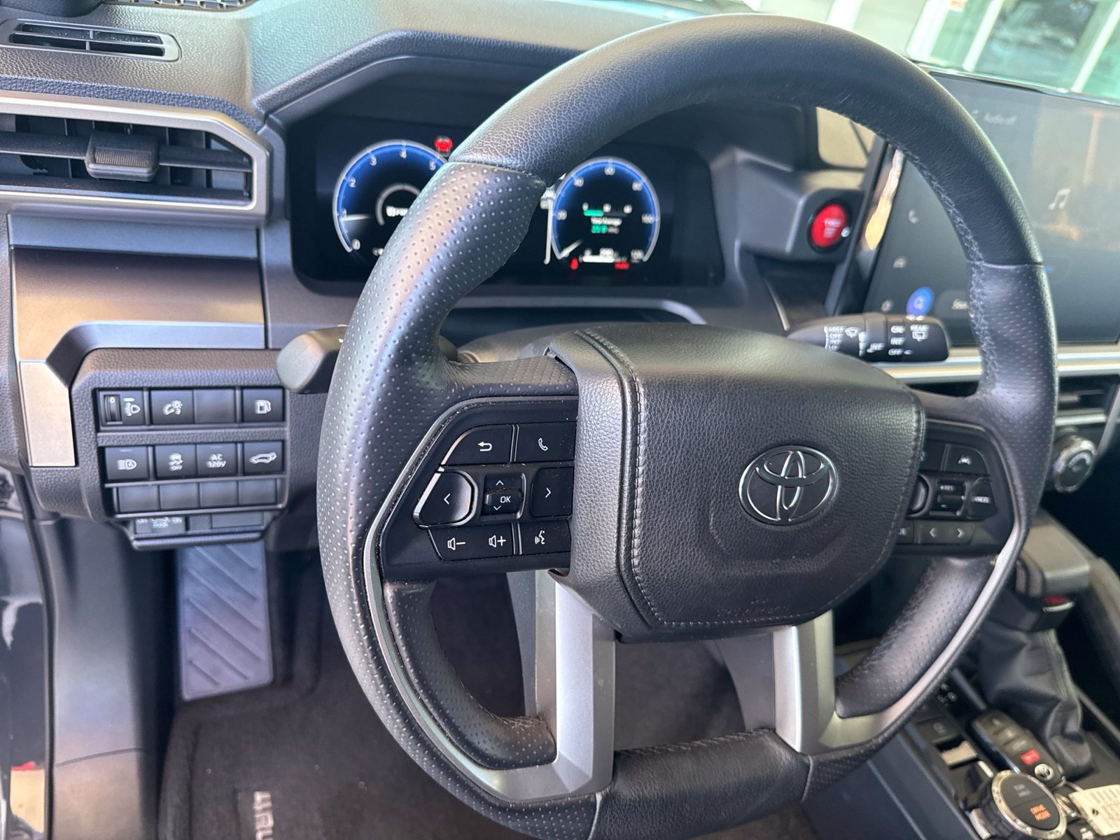 Used 2025 Toyota 4Runner TRD Sport Premium w/ Tow Technology Package AWD/4WD image 9