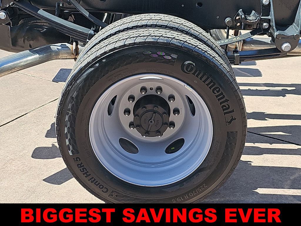 New 2025 Ford F550 4x4 Regular Cab Super Duty image 38