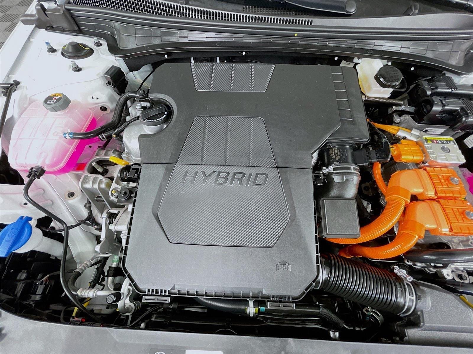 Used 2025 Hyundai Elantra Hybrid FWD image 26
