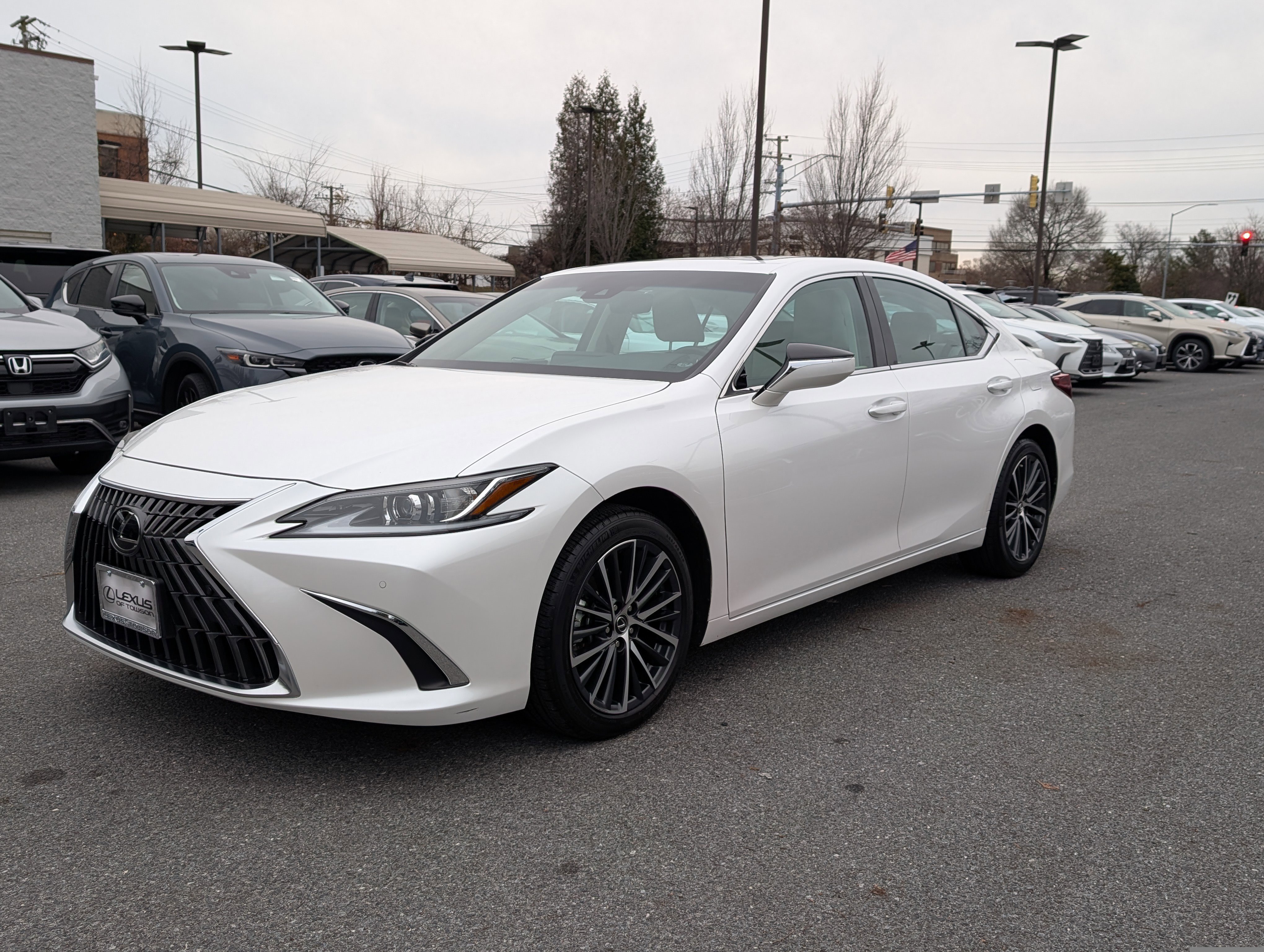 Certified 2025 Lexus ES 300h w/ Premium Package image 7