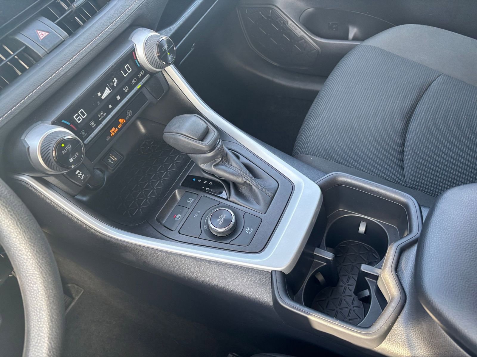 Used 2025 Toyota RAV4 LE image 40