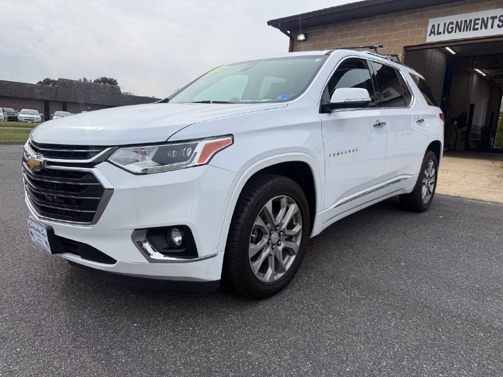 Used 2019 Chevrolet Traverse Premier w/ Driver Confidence II Package FWD image 3