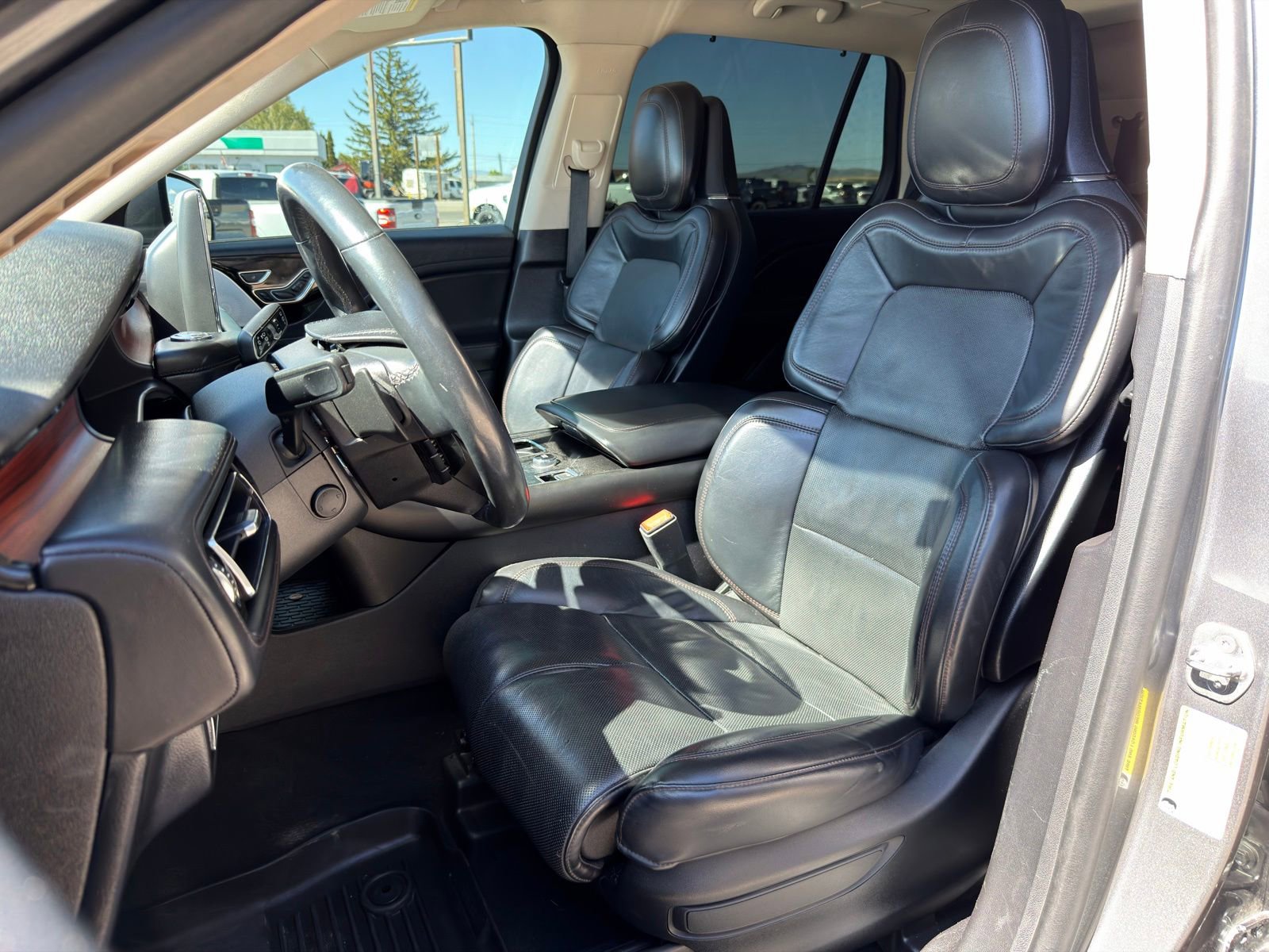 Used 2021 Lincoln Aviator Reserve w/ Equipment Group 210A AWD/4WD image 14