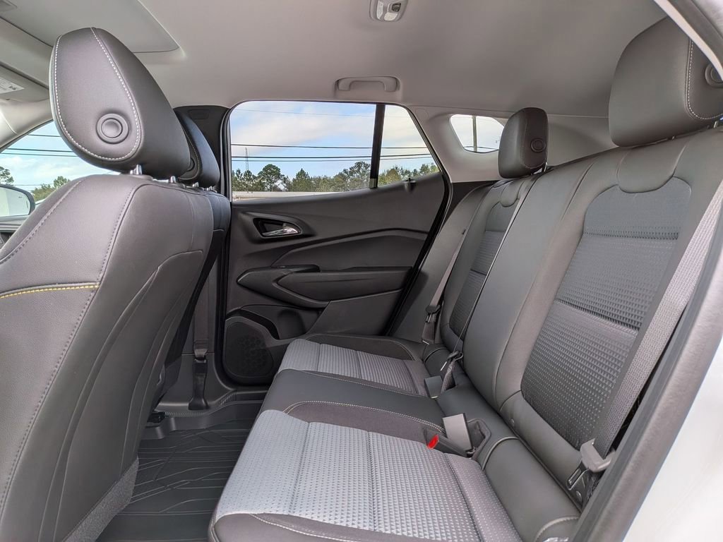 New 2026 Chevrolet Trax LT w/ Sunroof Package FWD image 33