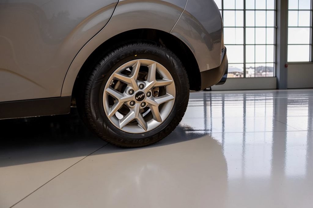 Used 2023 Kia Soul LX w/ LX Technology Package FWD image 31