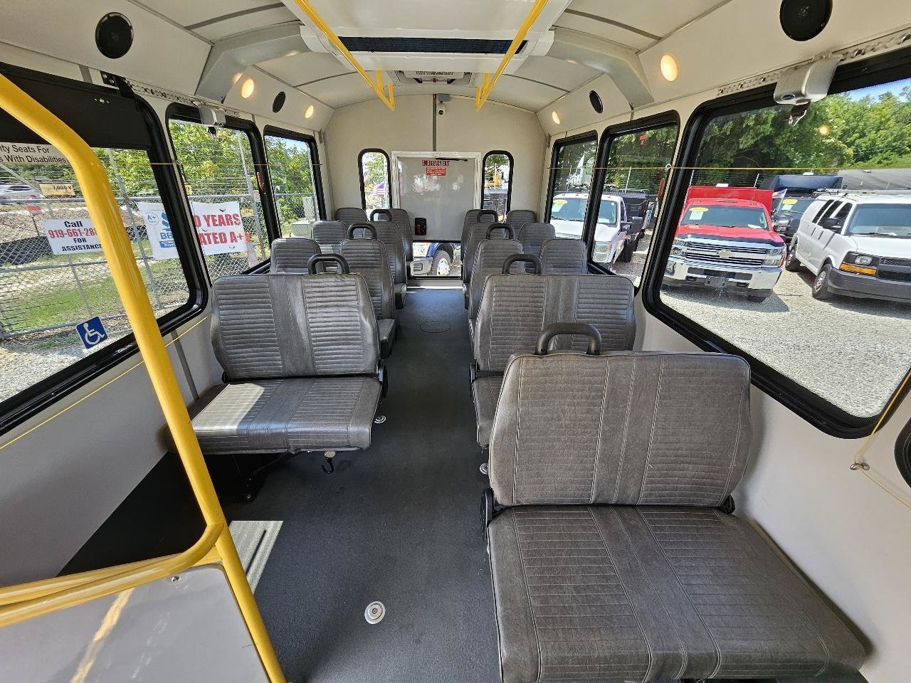 Used 2015 Chevrolet Express 4500 w/ Shuttle Bus Package RWD image 31