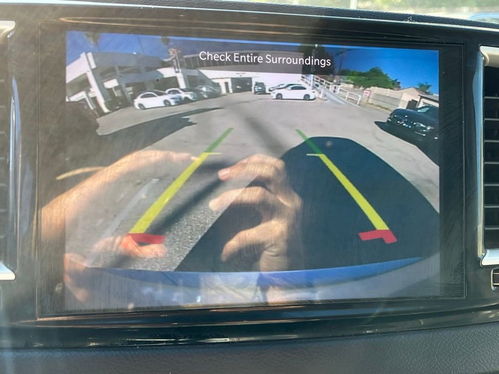 Used 2021 Chrysler Pacifica Touring-L image 10