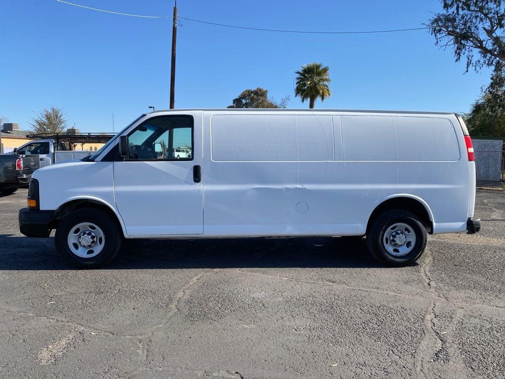 Used 2011 Chevrolet Express 2500 Extended image 3