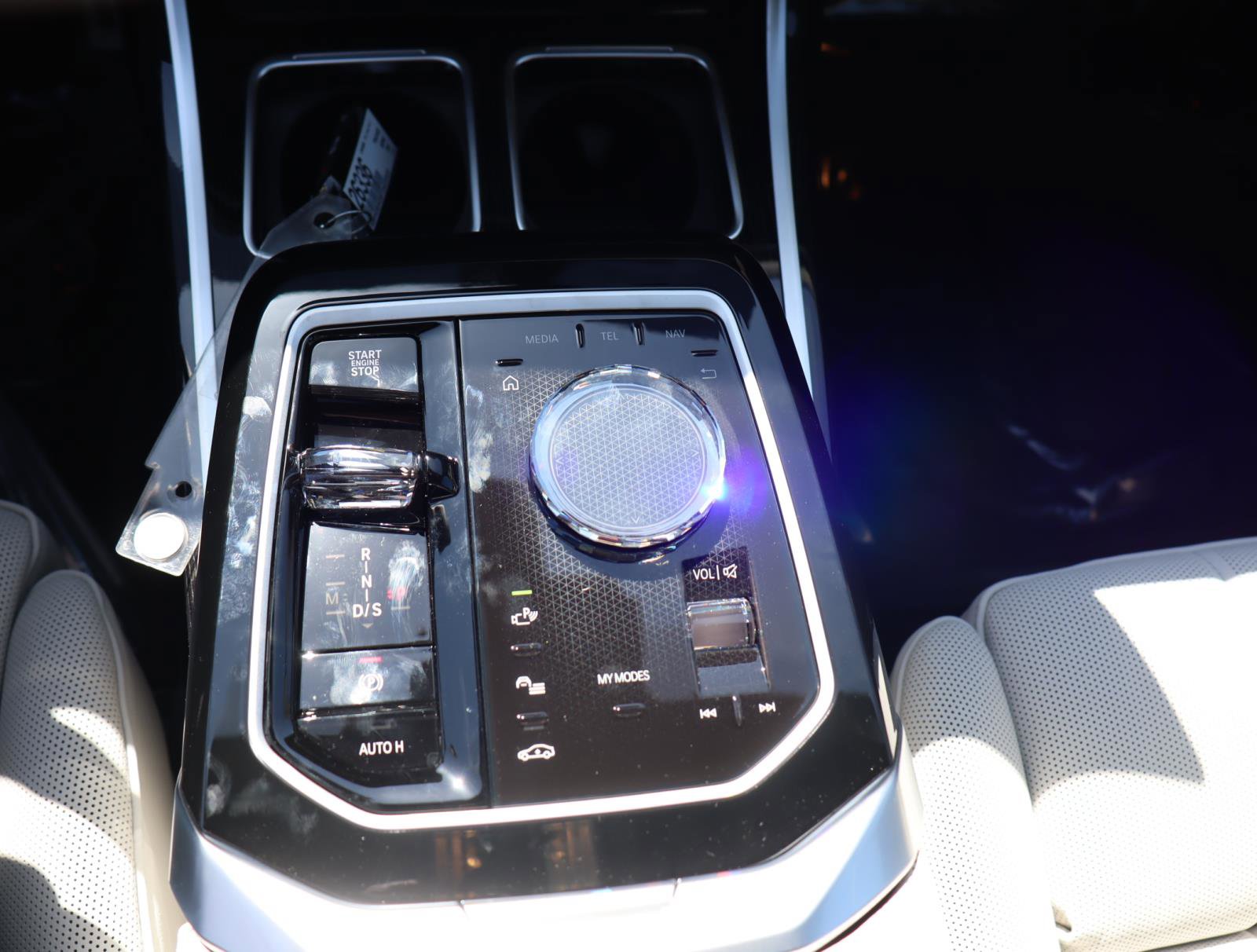 New 2026 BMW 750e xDrive w/ Executive Package image 25