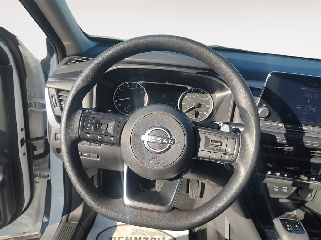 Used 2024 Nissan Rogue SV image 12