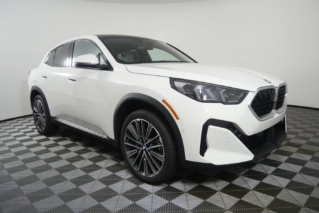 New 2026 BMW X2 xDrive28i w/ Technology Package AWD/4WD image 2