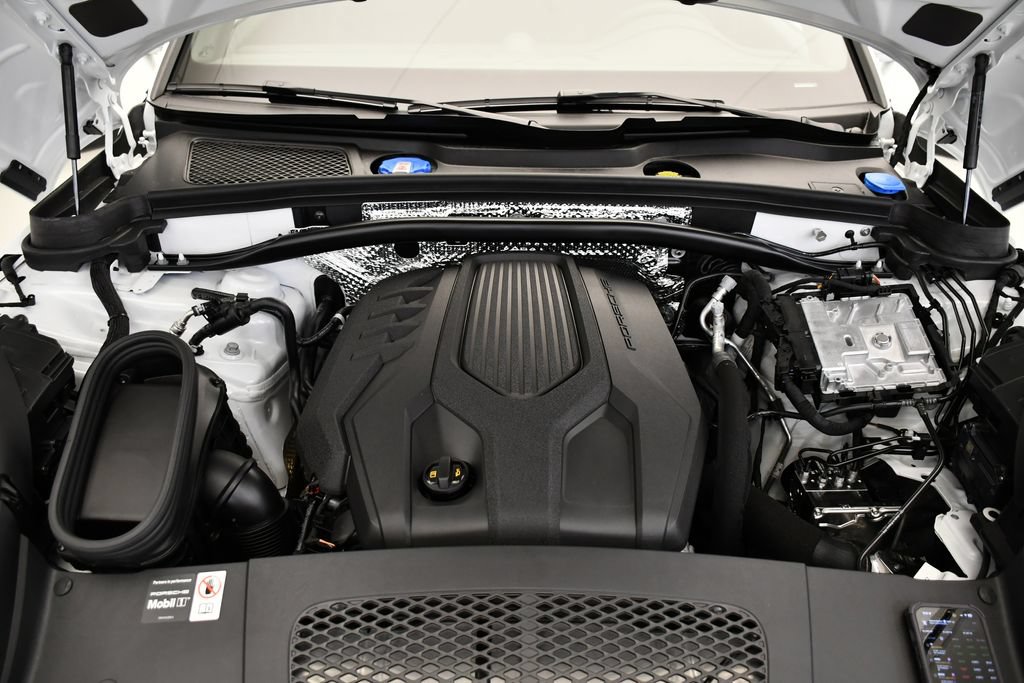 Certified 2026 Porsche Macan AWD/4WD image 12
