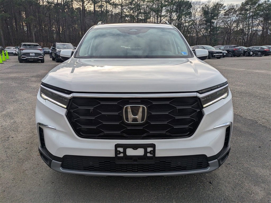 Used 2025 Honda Pilot Touring image 9