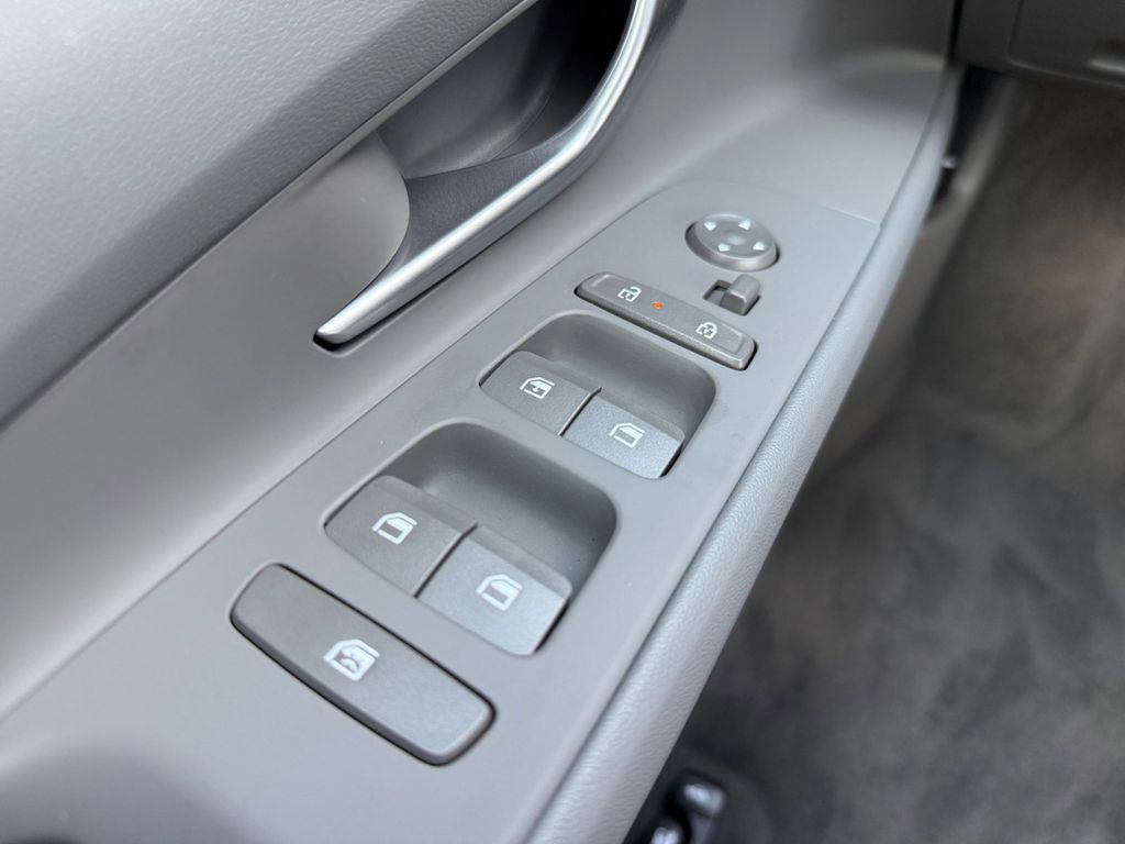 New 2026 Hyundai Elantra SE image 25