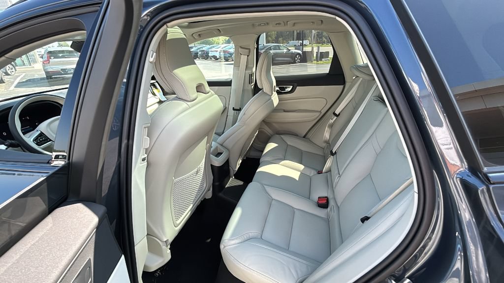 New 2026 Volvo XC60 T8 Ultra w/ Protection Package Premier AWD/4WD image 9