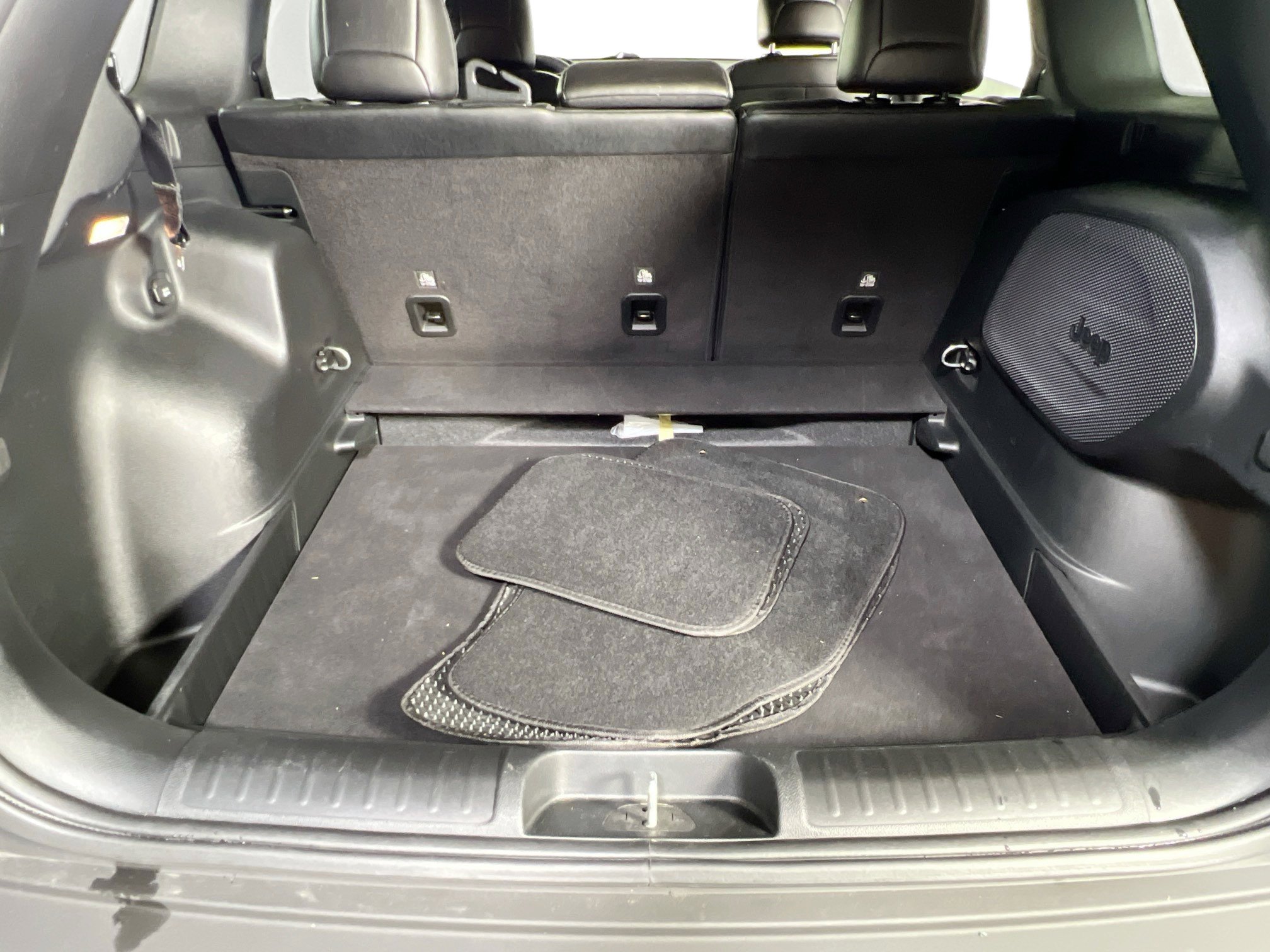 Used 2022 Jeep Cherokee Limited image 25
