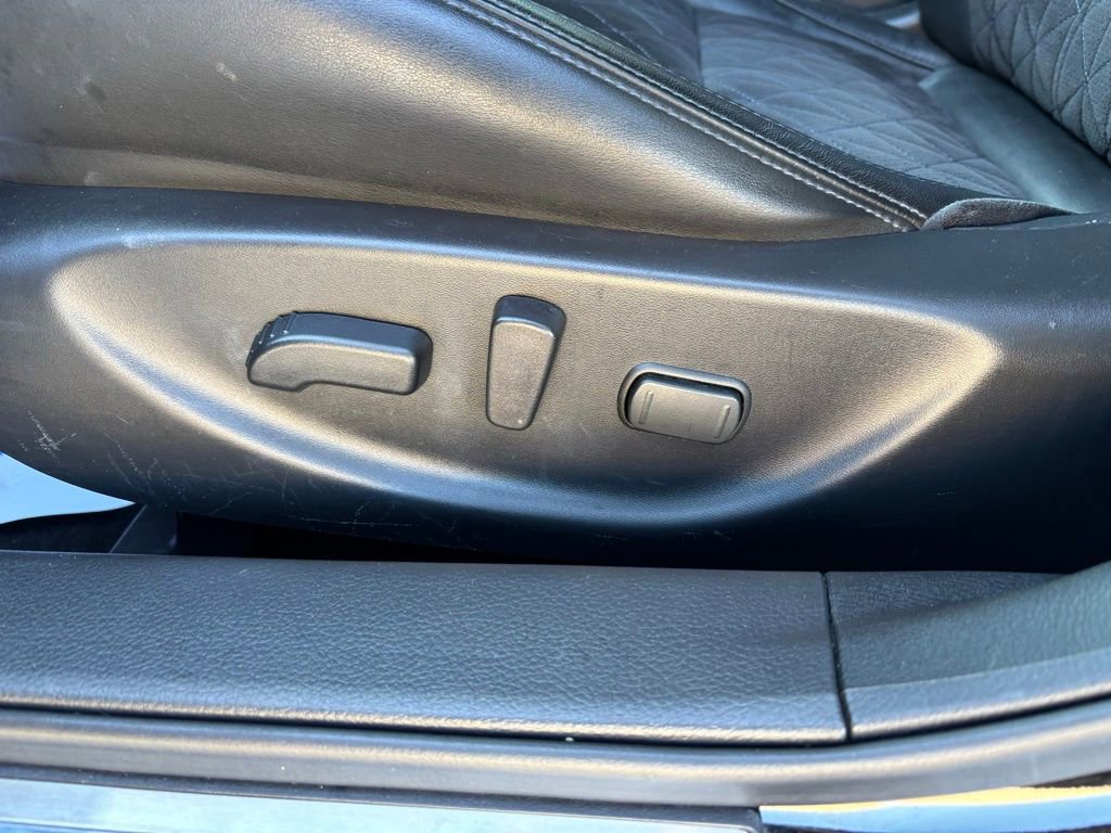 Used 2018 Nissan Maxima SR w/ Interior Lighting Package image 14