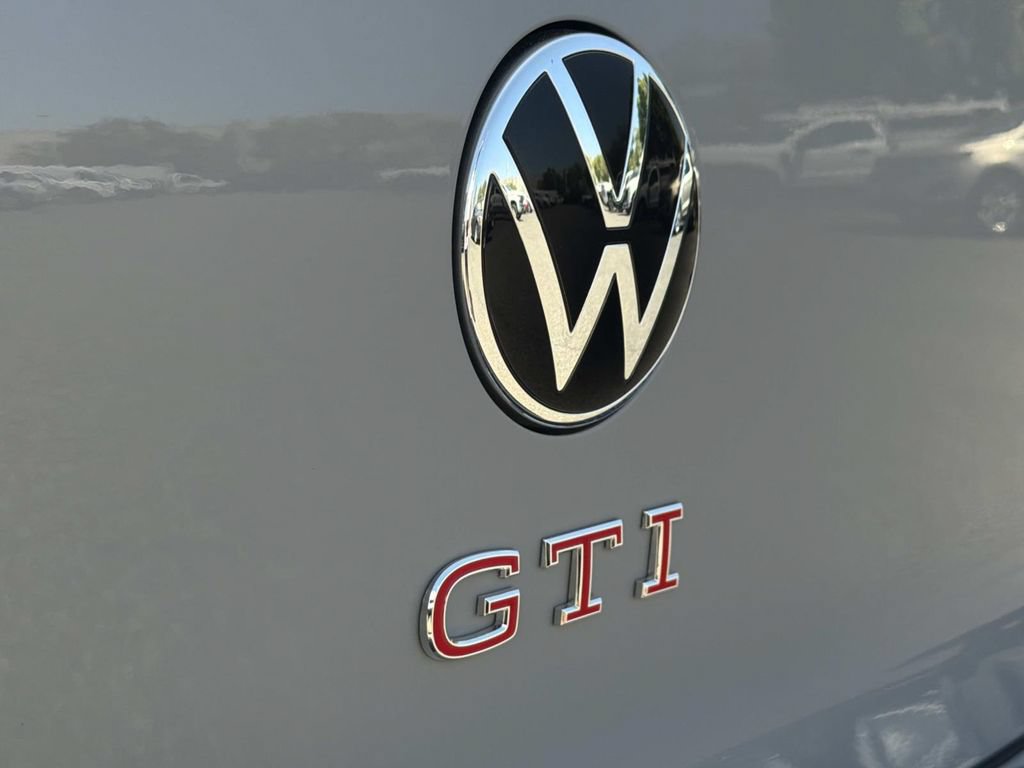 Used 2025 Volkswagen GTI SE FWD image 9