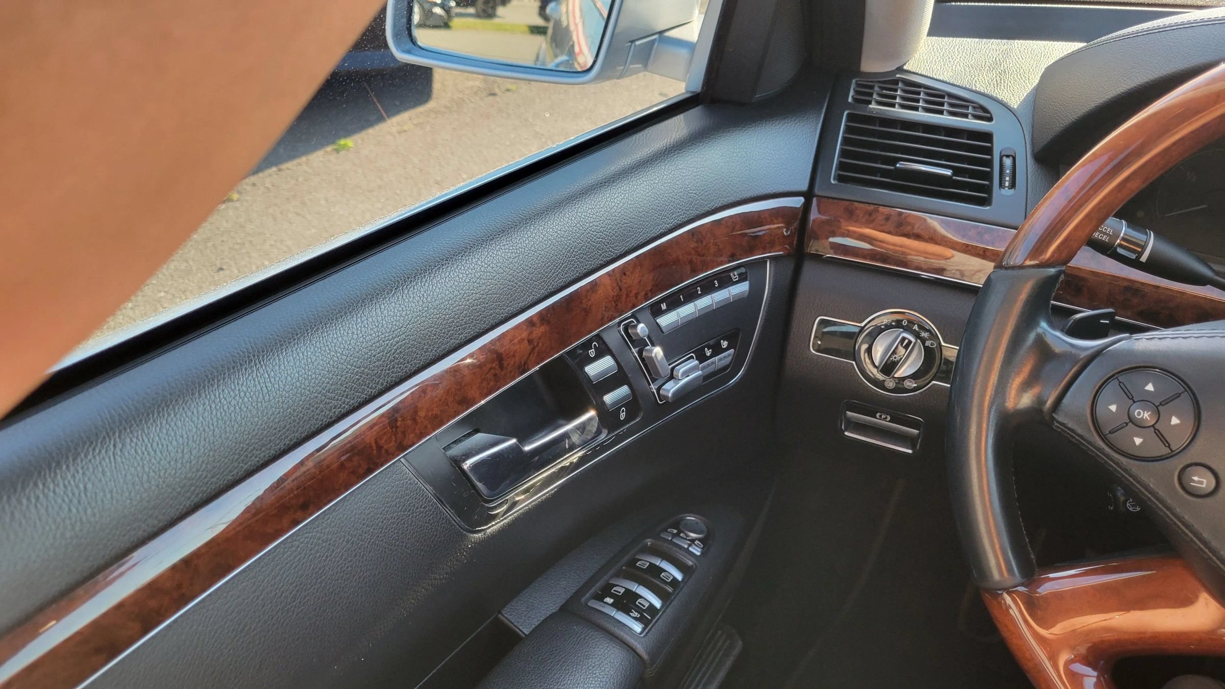 Used 2012 Mercedes-Benz S 550 4MATIC w/ Premium 2 Pkg image 31