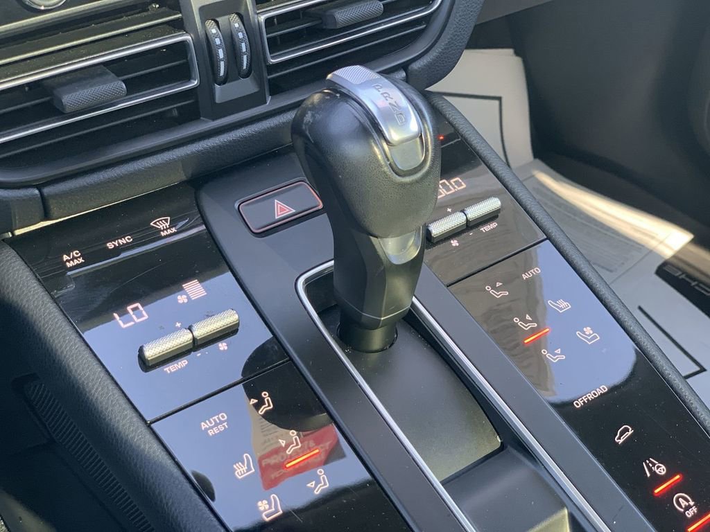 Used 2023 Porsche Macan Base image 13