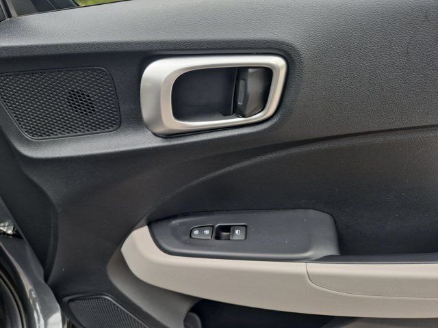 Used 2025 Hyundai Venue SEL FWD image 33