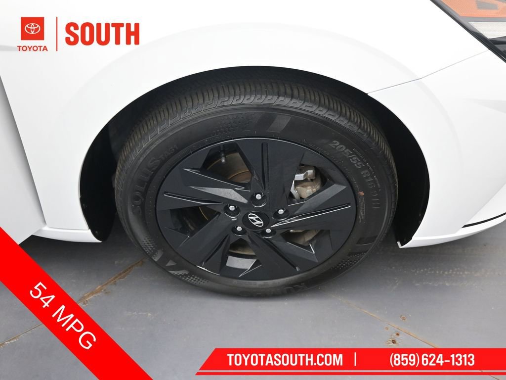 Used 2023 Hyundai Elantra Blue image 28