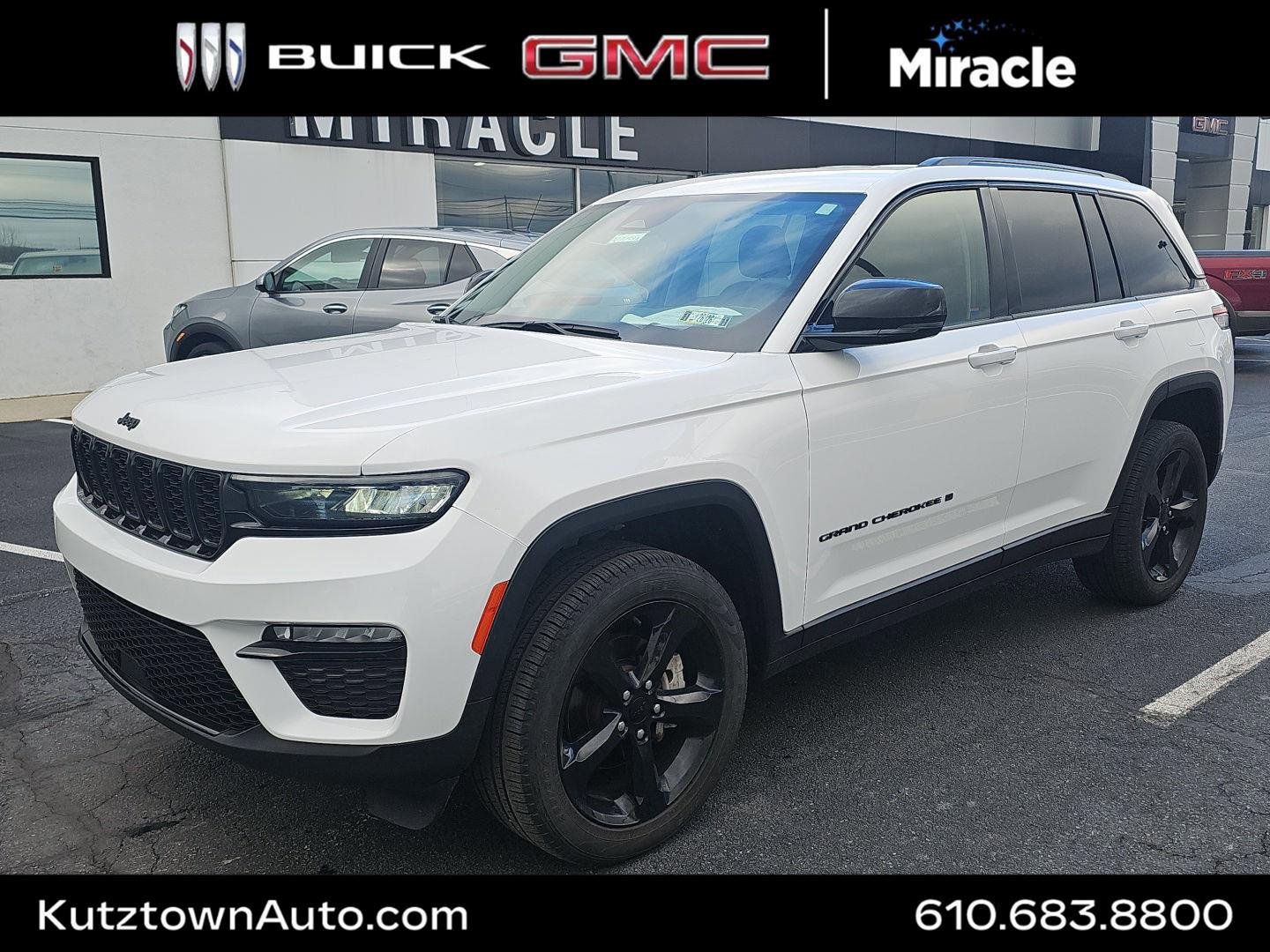 Used 2023 Jeep Grand Cherokee Limited w/ Black Appearance Package AWD/4WD image 1
