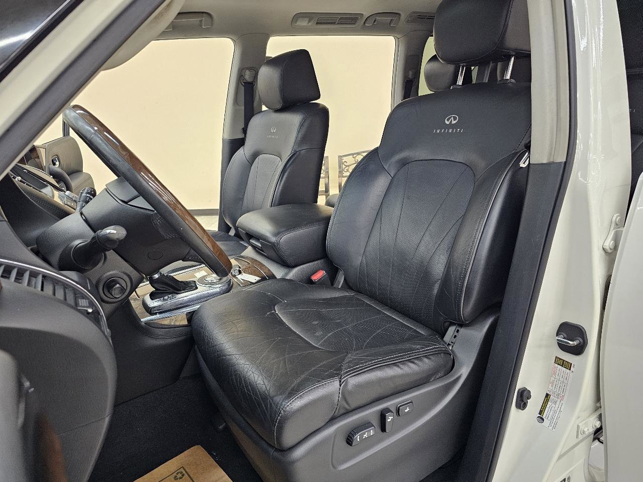 Used 2014 INFINITI QX80 2WD w/ Deluxe Touring Package image 18