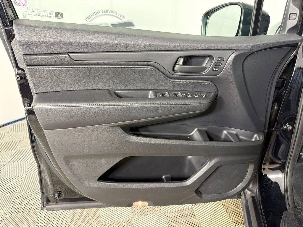 Used 2025 Honda Odyssey EX-L image 11