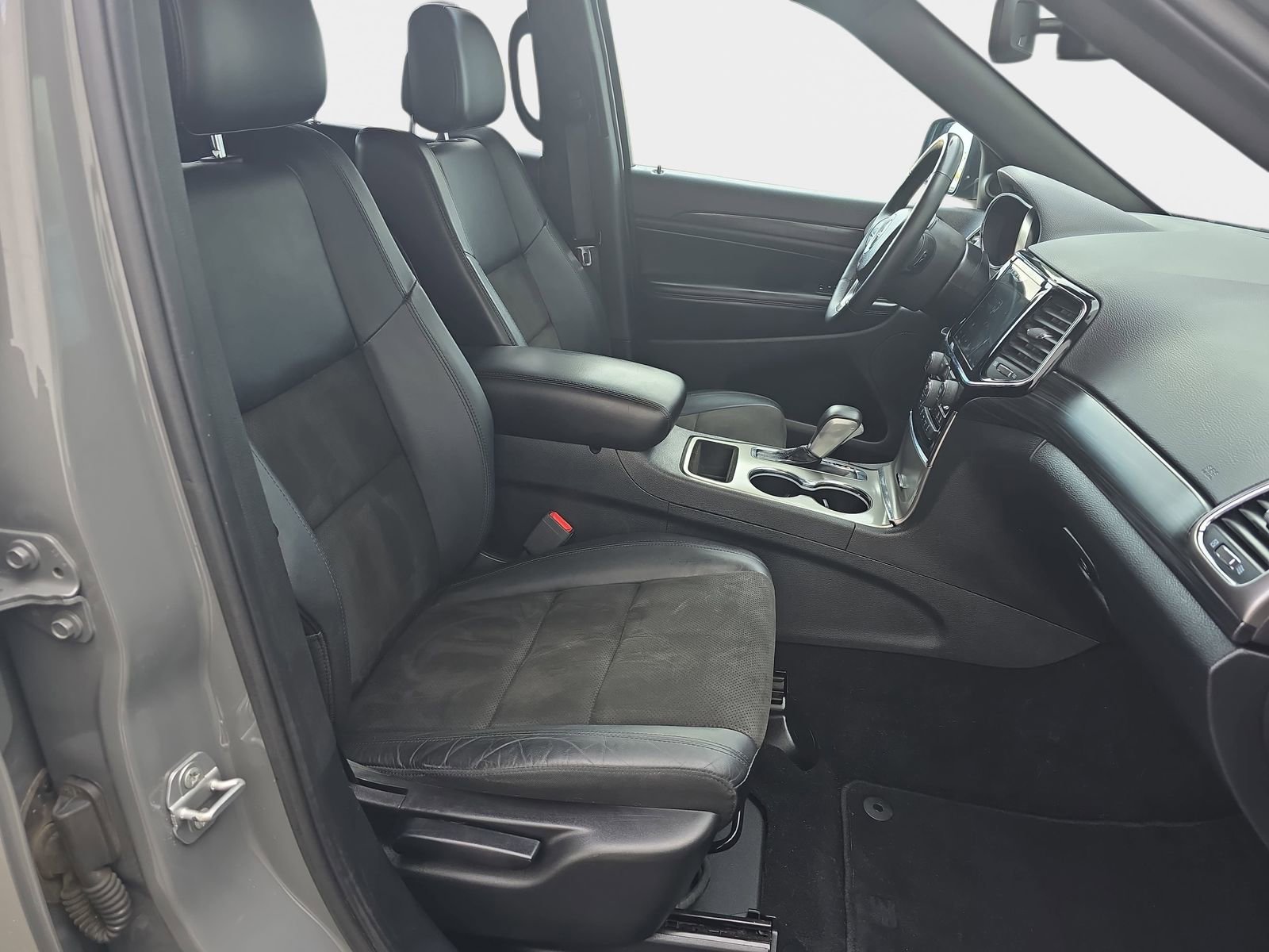Used 2019 Jeep Grand Cherokee Altitude AWD/4WD image 12