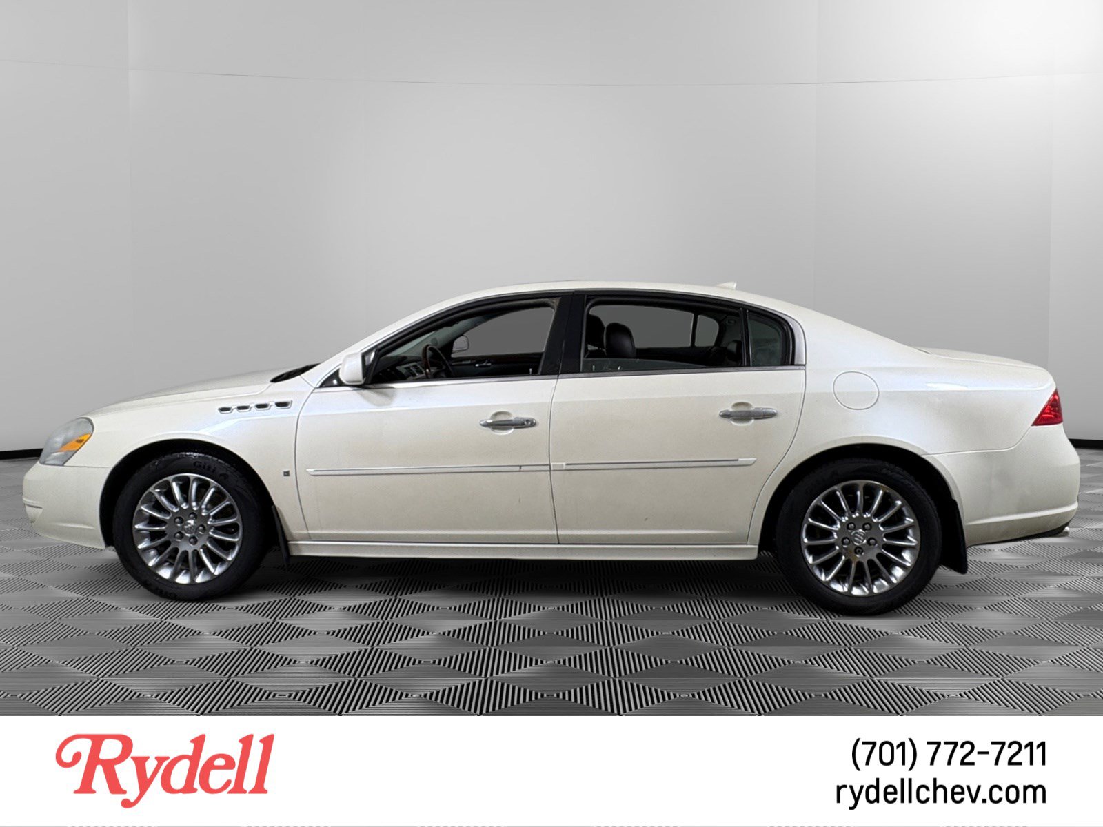 Used 2009 Buick Lucerne Super FWD image 2