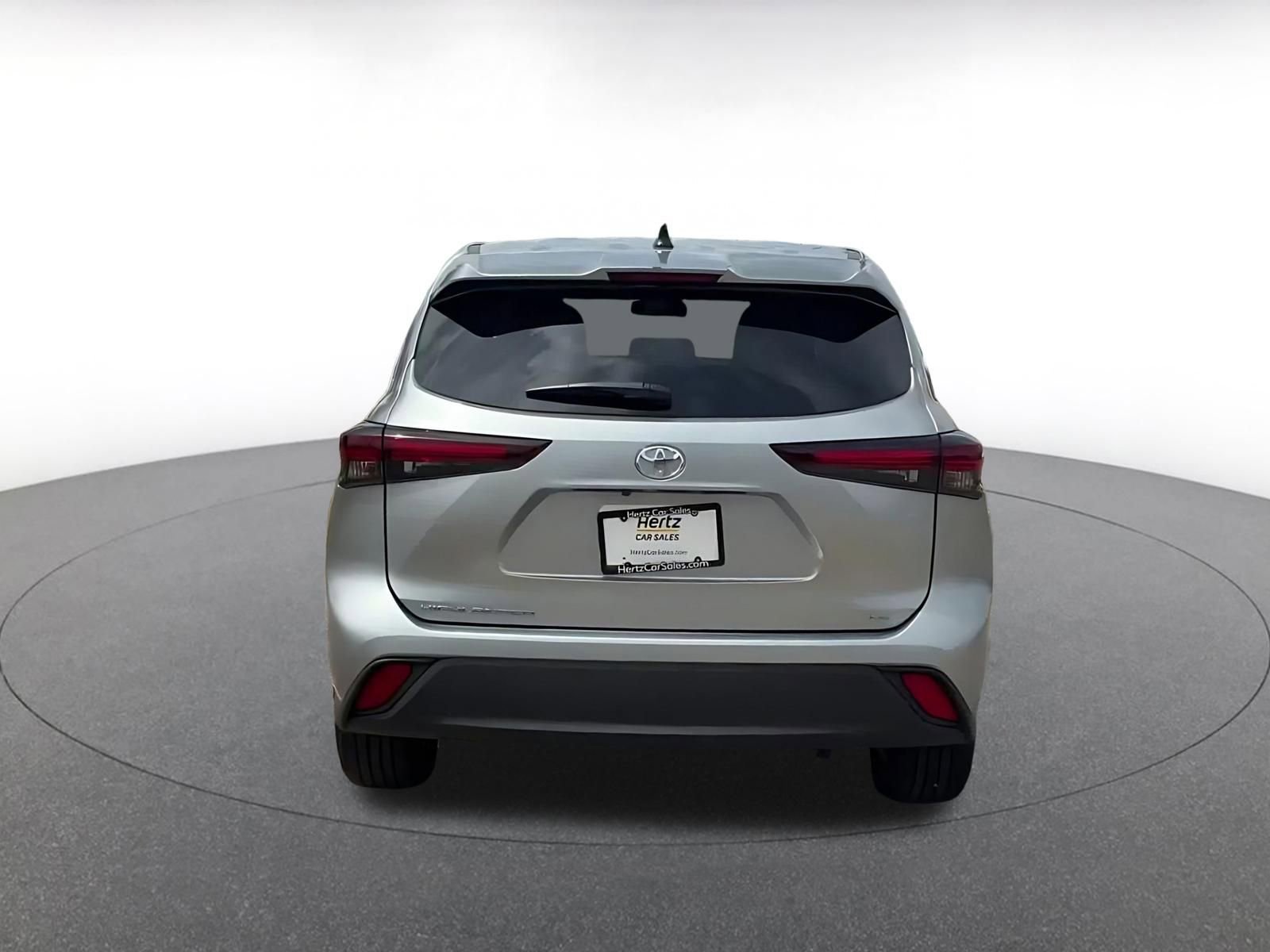 Used 2025 Toyota Highlander LE image 10