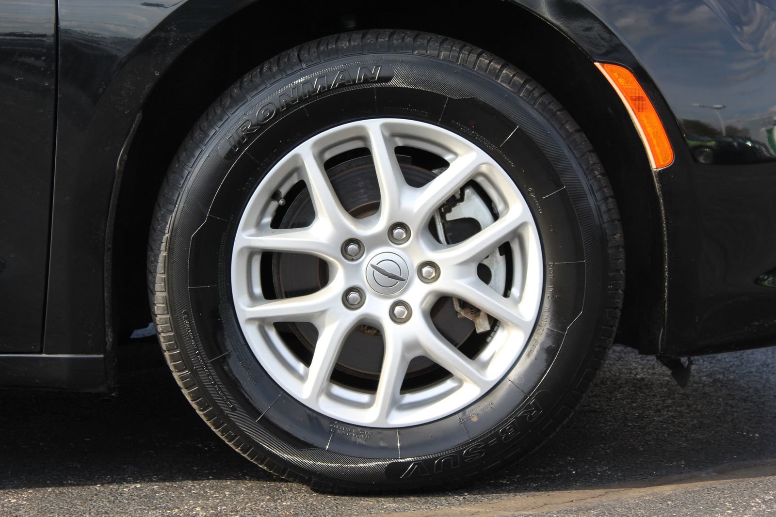 Used 2021 Chrysler Voyager Lxi image 24