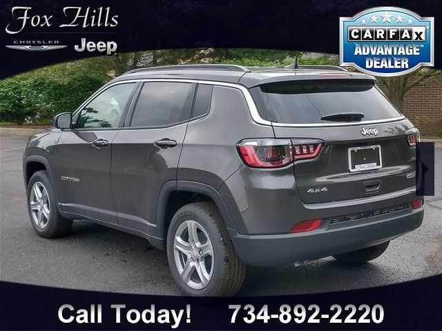 New 2023 Jeep Compass Latitude w/ Convenience Group AWD/4WD image 3