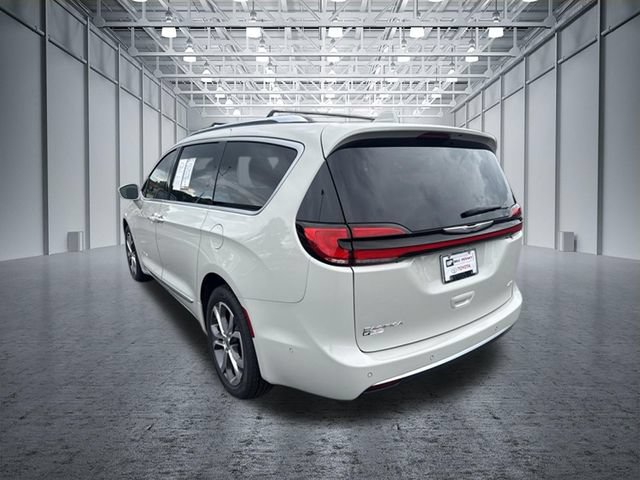 Used 2021 Chrysler Pacifica Pinnacle AWD/4WD image 3