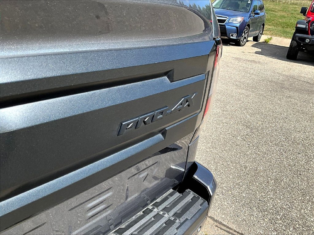 Used 2026 Nissan Frontier PRO-4X AWD/4WD image 27