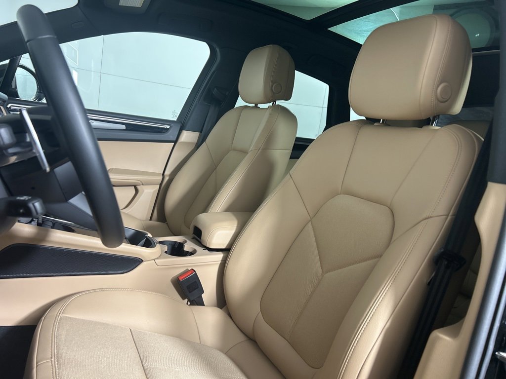 Certified 2025 Porsche Macan image 10