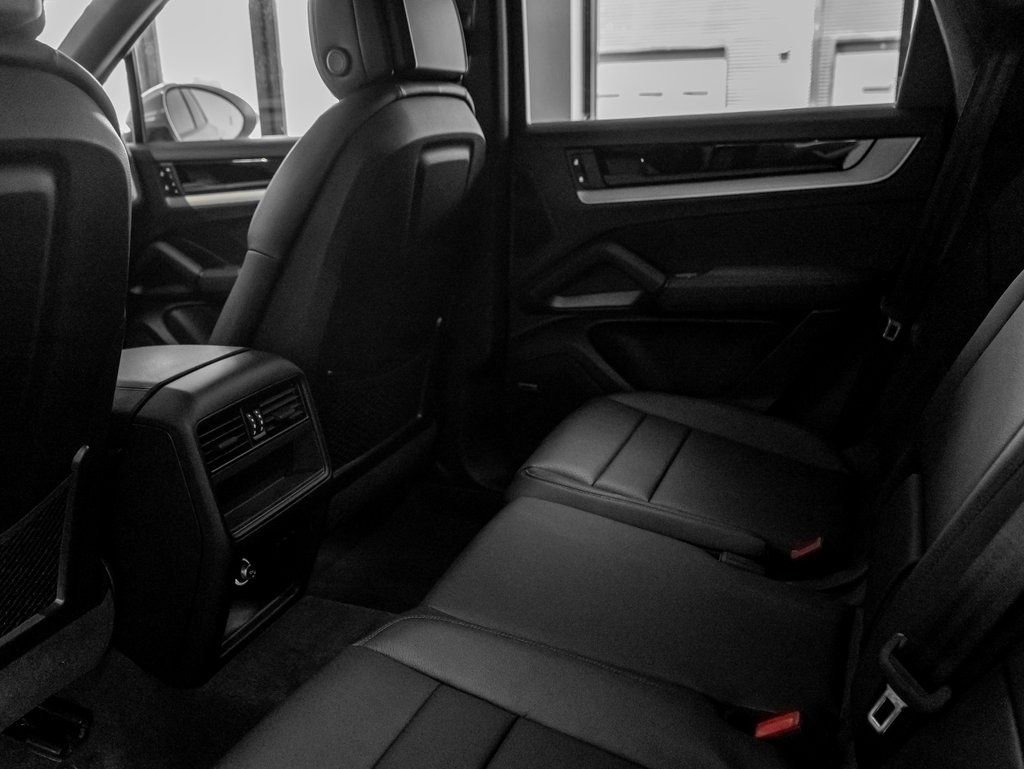 Certified 2025 Porsche Cayenne image 20